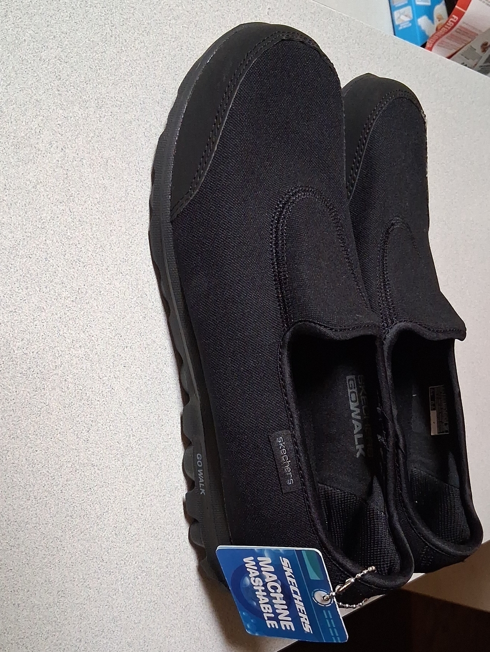 BNWT WOMENS Skechers Black Slip-On GOwalk Casual Walking Shoes SIZE 8.5